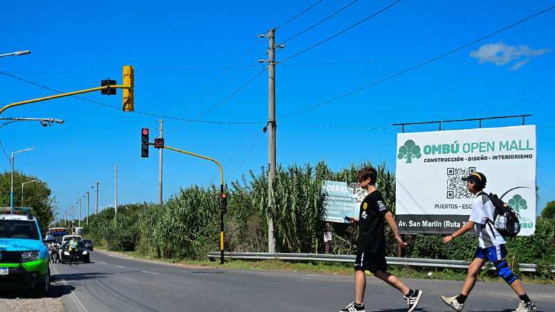 Fortalecimiento de la seguridad vial: La Municipalidad instaló los primeros dos de los veinte nuevos semáforos