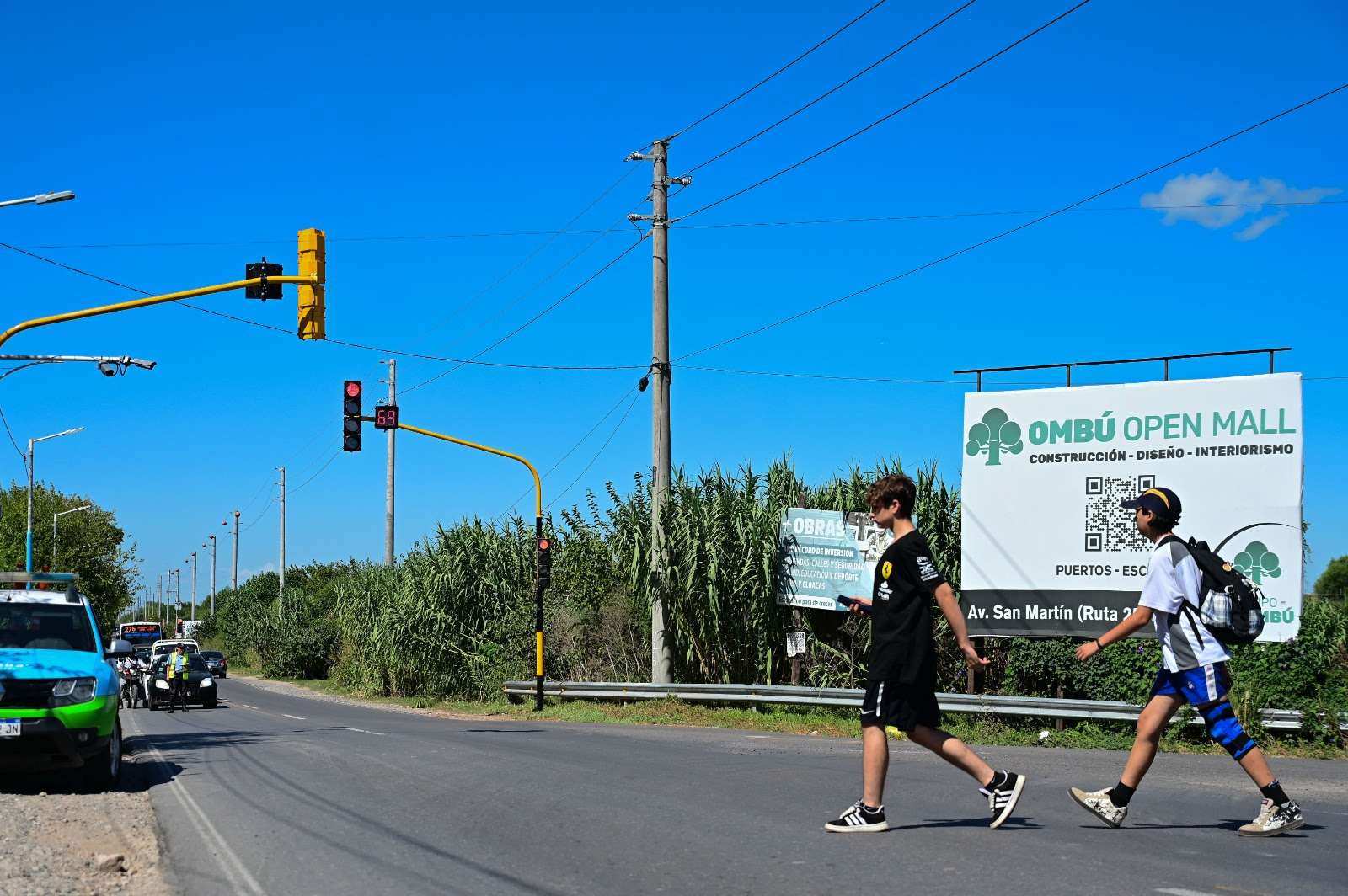 Fortalecimiento de la seguridad vial: La Municipalidad instaló los primeros dos de los veinte nuevos semáforos