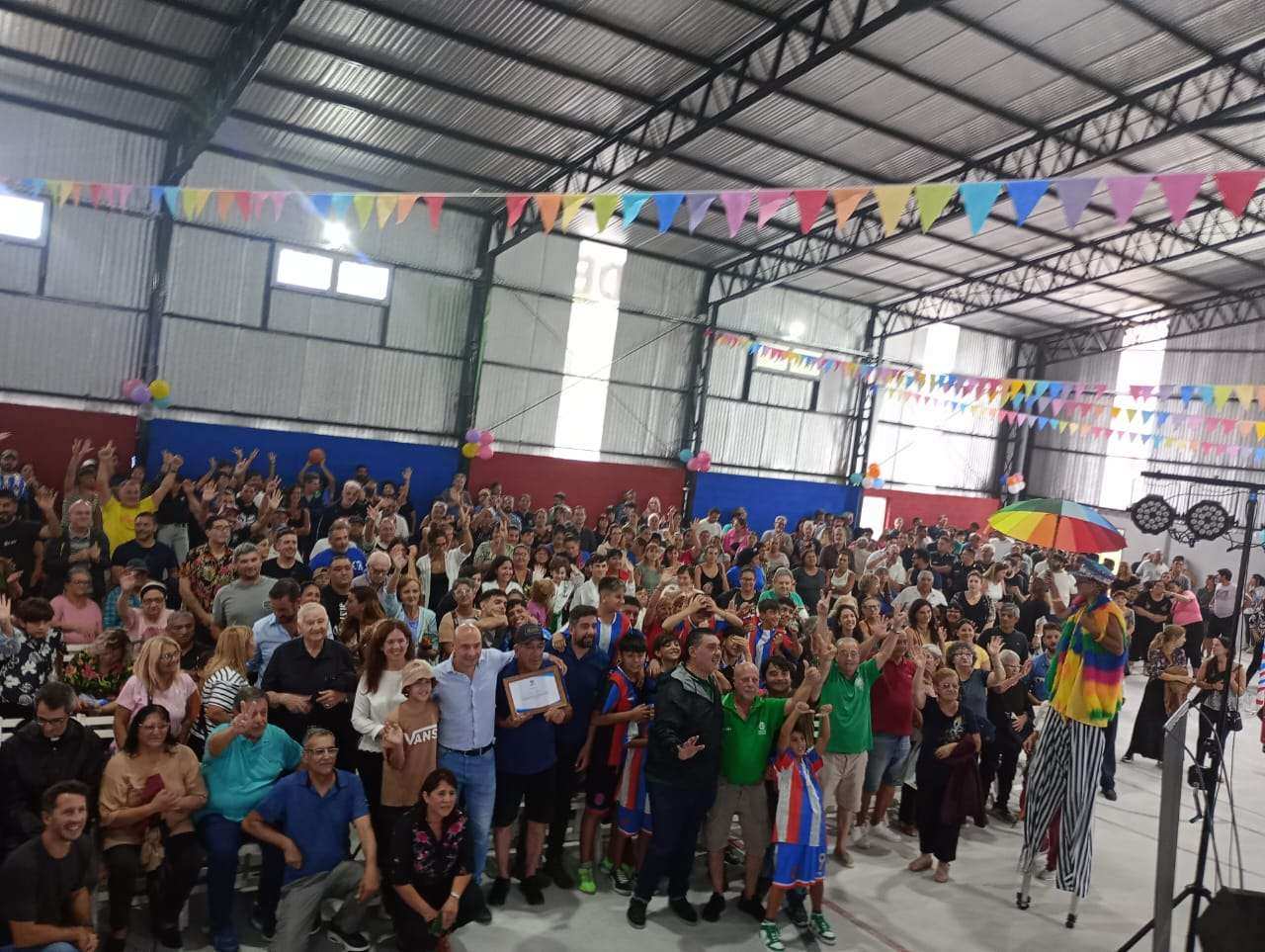 El barrio 24 de Febrero festejó sus 40 años con la inauguración de un polideportivo municipal