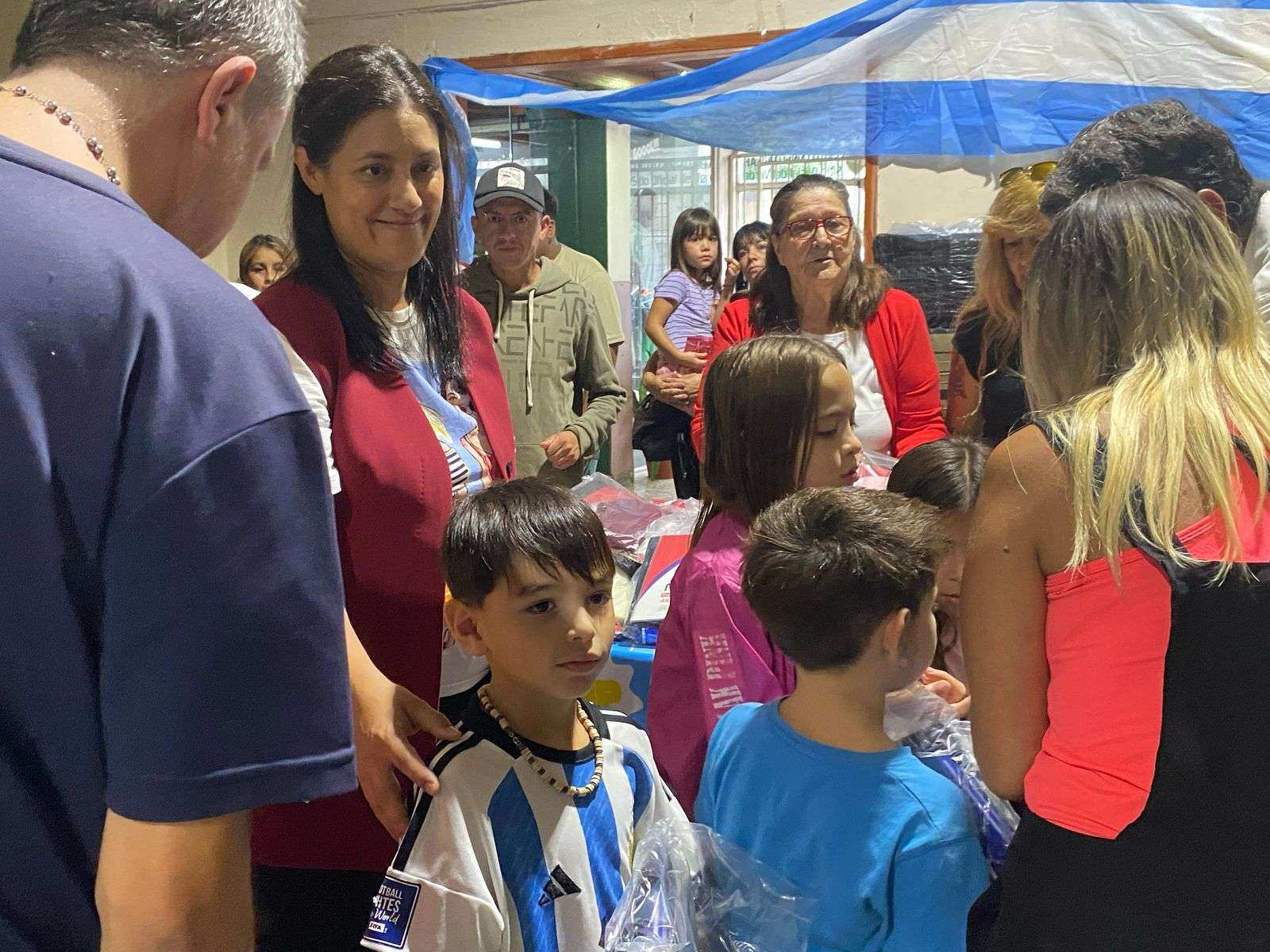 Entrega de útiles escolares en Ituzaingó: “Un aporte para el regreso a clases”