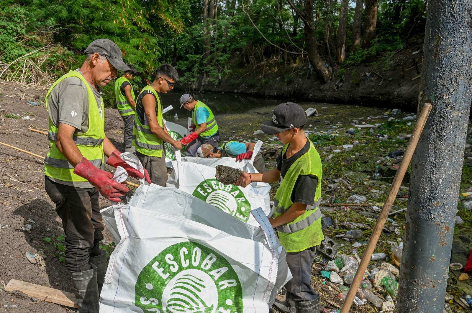 La ecobarda del Arroyo Escobar evitó que más de 5.000 kilos de basura contaminen la Reserva de Maschwitz 