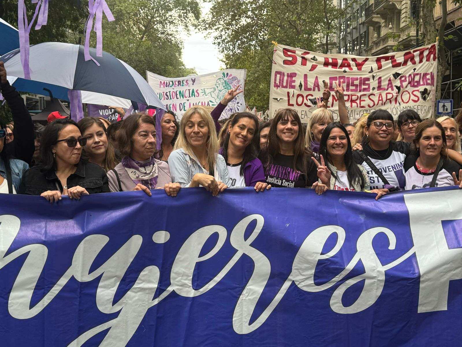 Miles de Mujeres se Movilizaron Contra la Violencia de Género y en Defensa de sus Derechos