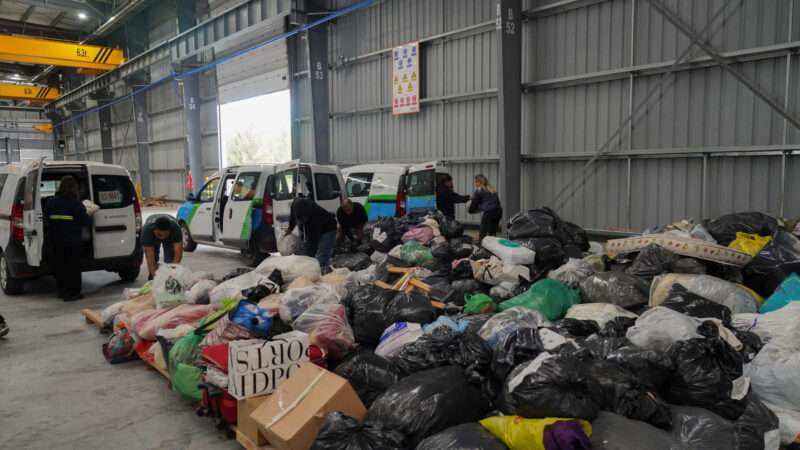 La campaña Todos por Bahía Blanca ya juntó dos toneladas de donaciones en los polideportivos de Escobar