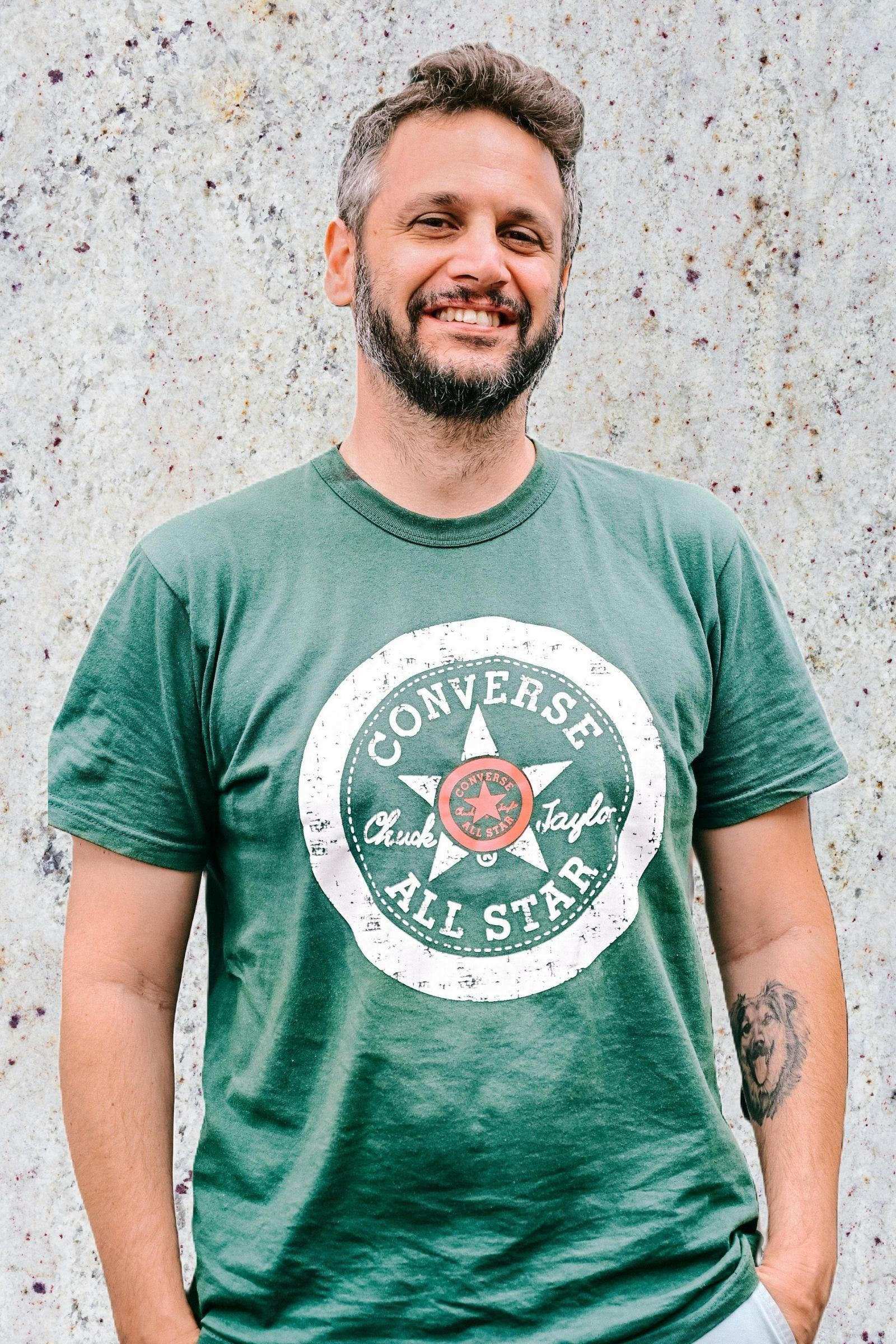 Ale Calcerrada, de la murga Esa te la Debo, presenta su show solista en Escobar