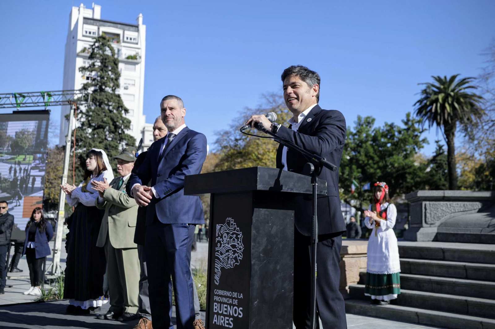 Kicillof y Alak inauguraron las obras de remodelación de Plaza Italia