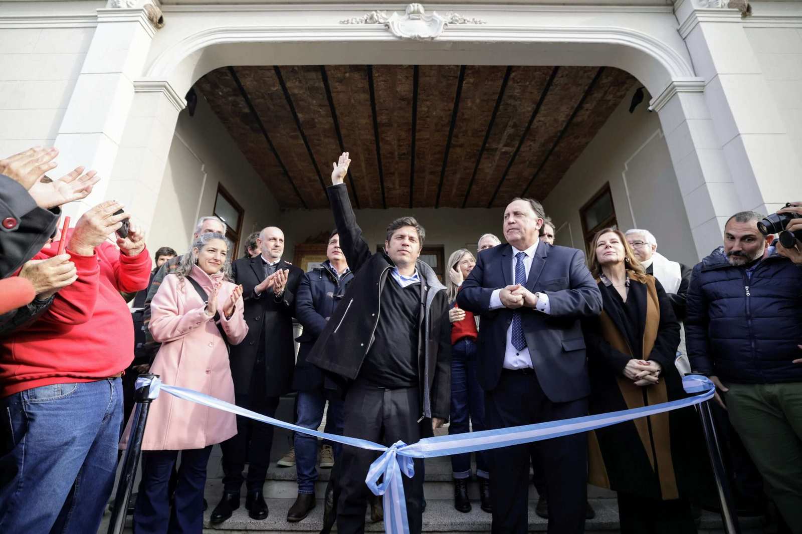 Kicillof y Osuna reinauguraron el Cine-Teatro de la Sociedad Española de General Las Heras