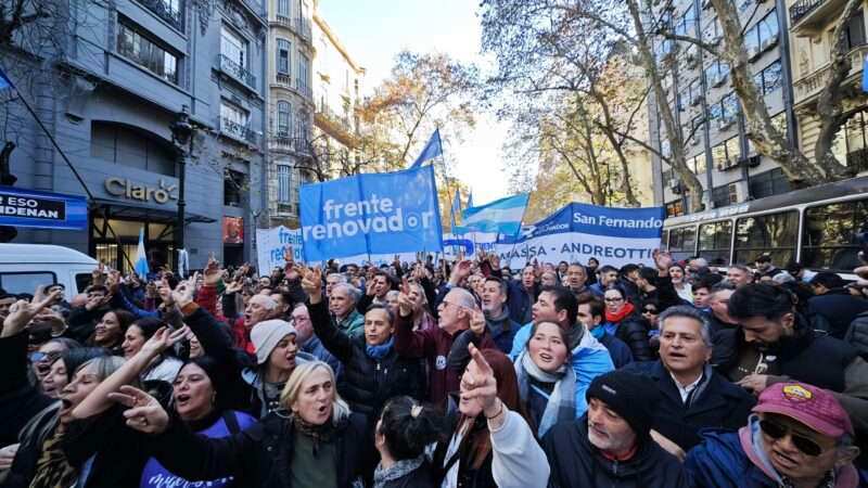 “Donde hay que estar”: el Frente Renovador se movilizó en apoyo a Cristina Fernández de Kirchner