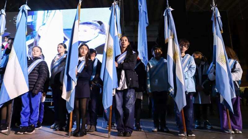 Más de 1500 chicos de Vicente López realizaron la promesa de fidelidad a la bandera en Tecnópolis
