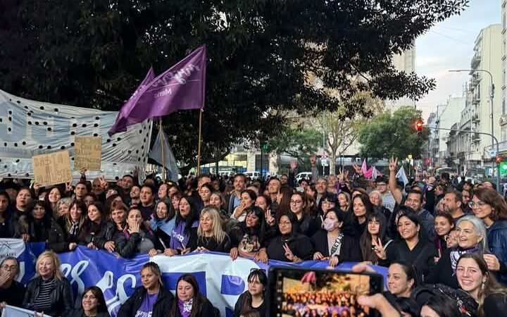 A 10 años de Ni Una Menos, el Frente Renovador marchó con un mensaje claro: “Estamos de luto, pero también de pie”