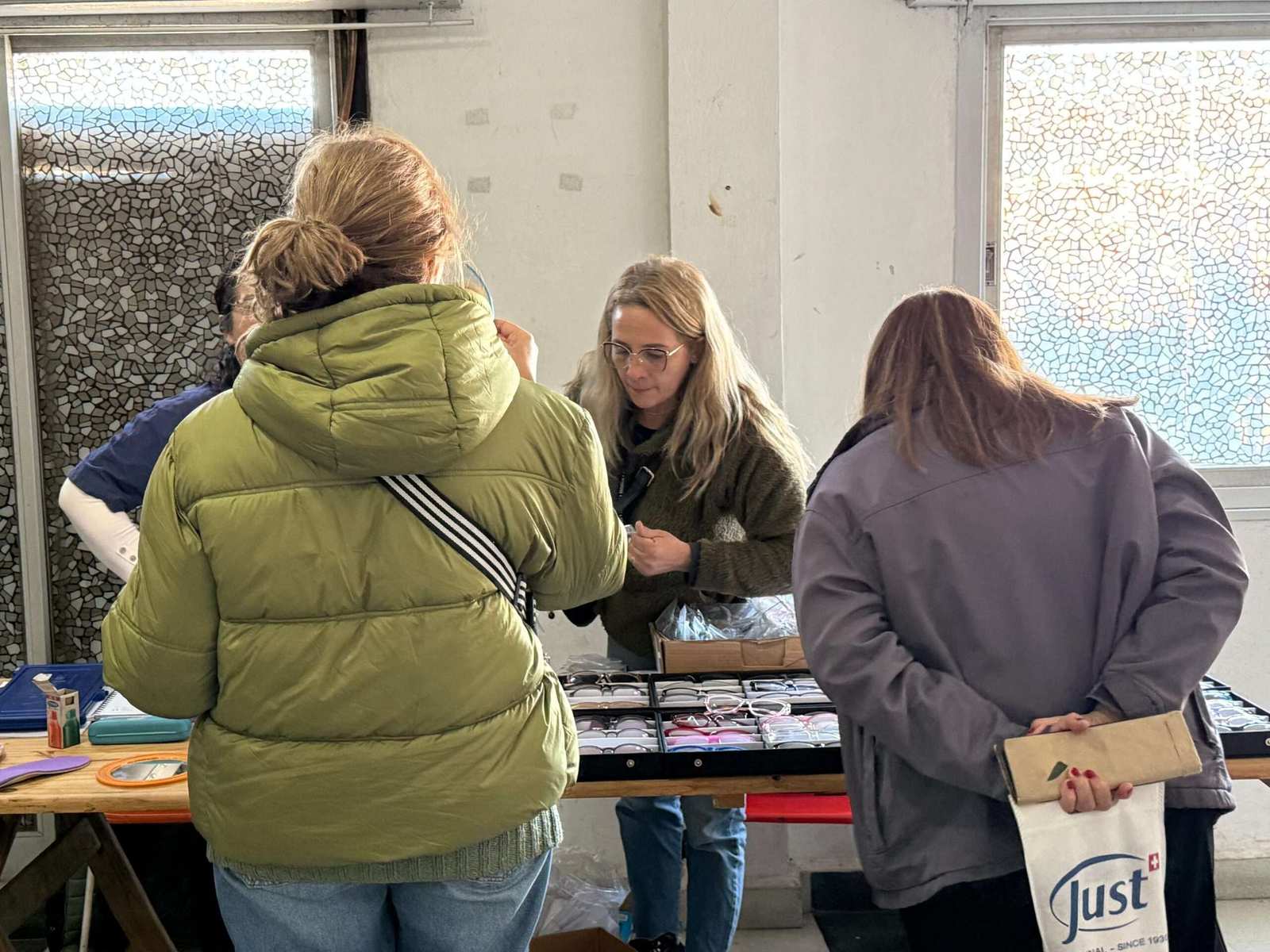 Salud cerca de casa: operativo visual y podológico en el Club Vélez Sarsfield de Munro