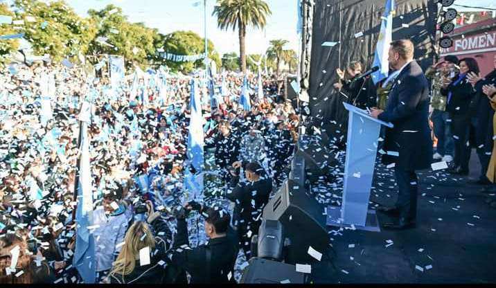 Garín celebró su 132º aniversario con la Promesa de Fidelidad a la Bandera y un emotivo desfile cívico
