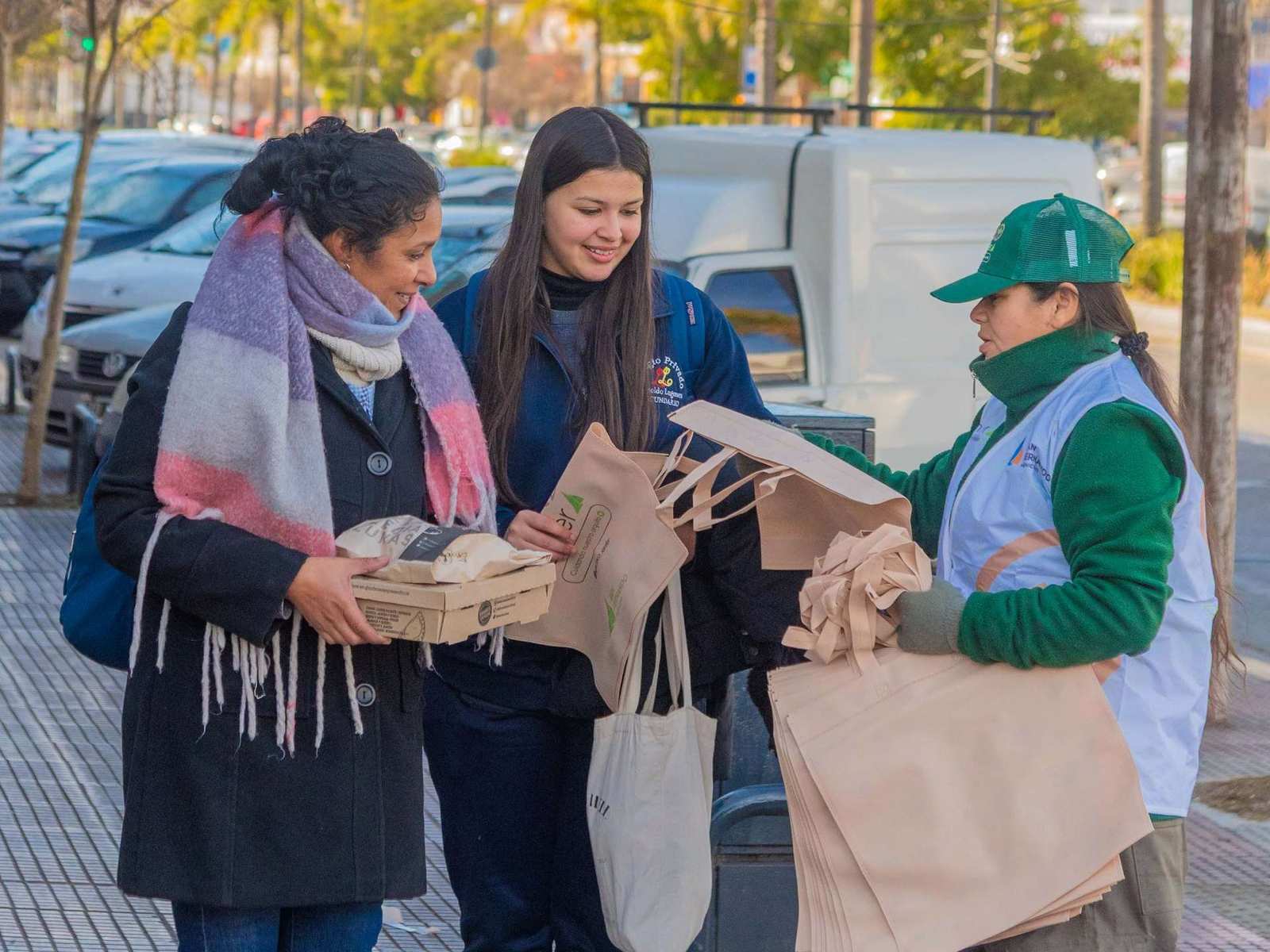 San Fernando entregó más bolsas reutilizables parapromover que no se usen bolsas plásticas