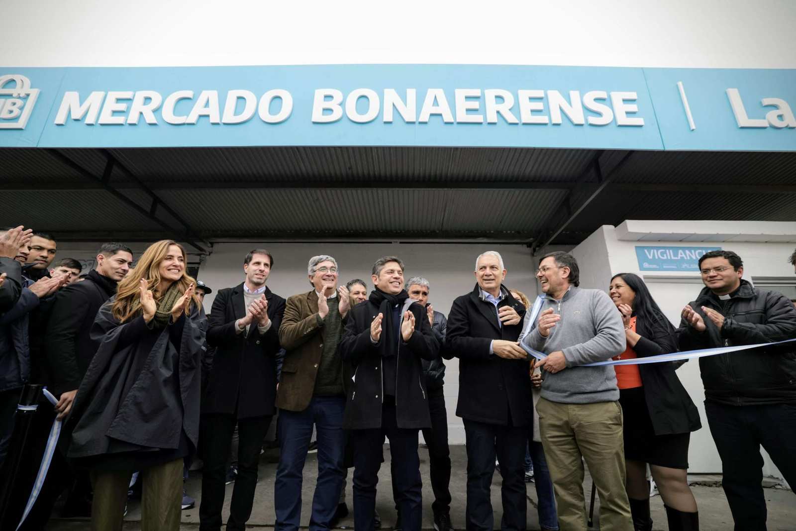 Kicillof inauguró un Mercado Bonaerense y puso en funcionamiento el primer Centro de Energías Renovables