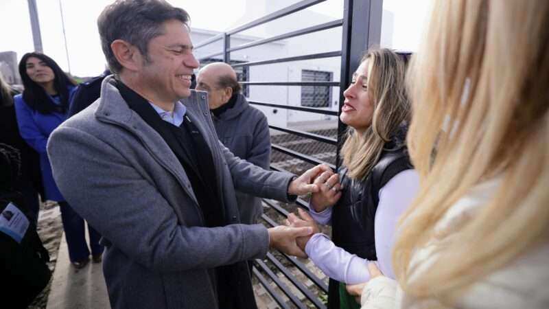 Kicillof y Magario entregaron 110 viviendas a familias de Berazategui