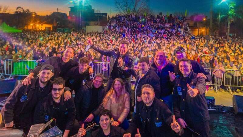 Una multitud de familias disfrutaron el Festival Tropical con Amar Azul y más artistas
