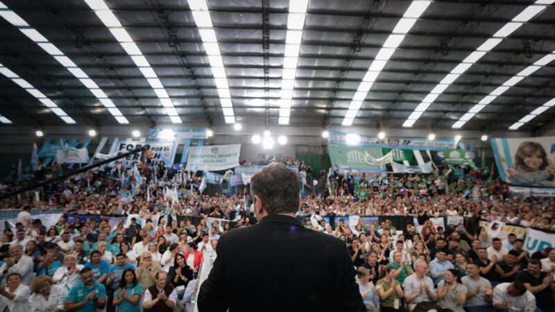 Kicillof: “A la salud pública se la defiende en las urnas, de forma masiva y democrática”
