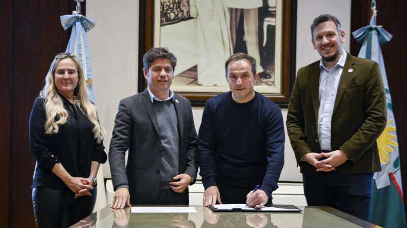 Kicillof y Cuattromo firmaron convenios con municipios para la compra de bienes de capital