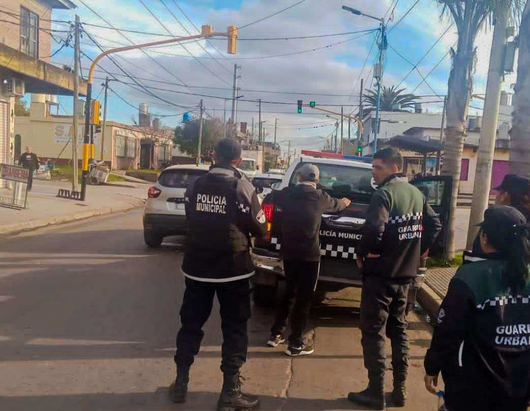 La Guardia Urbana detiene en Garín a un hombre con dos paraderos activos