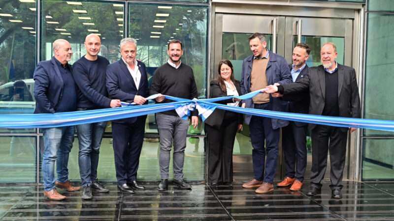 Sujarchuk y Cuattromo inauguraron un Bapro y recorrieron la renovada sucursal del Banco Provincia de Belén de Escobar