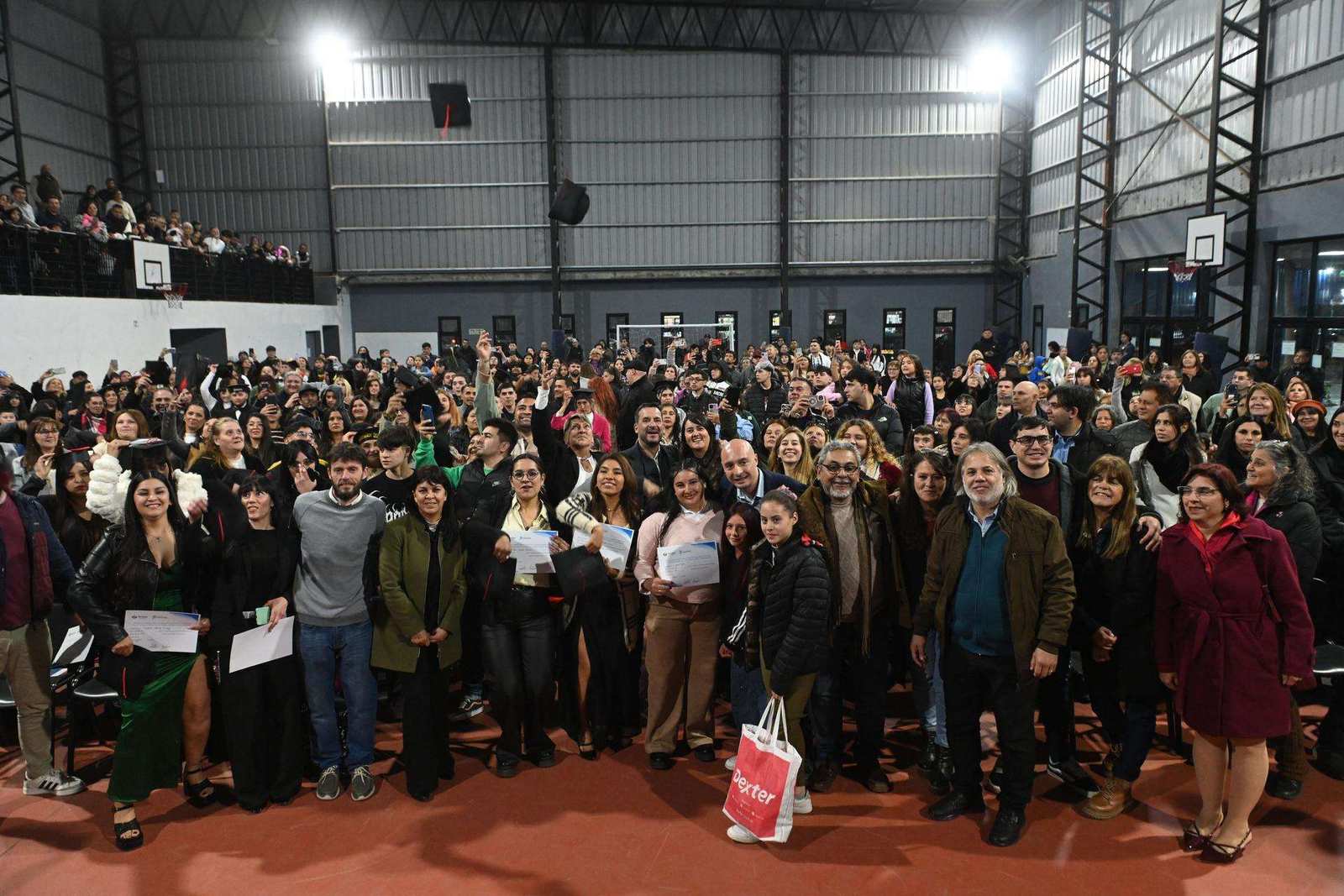 Nunca es tarde para estudiar: 115 adultos terminaron el secundario gracias al Plan FinEs en Escobar