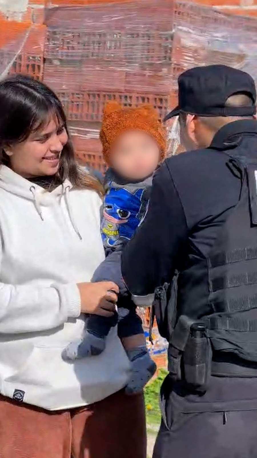 Habló la mamá del bebé salvado en el McDonald’s: “Pensé que mi hijo se iba, sentí mucho alivio cuando vi el accionar de la Policía Municipal”