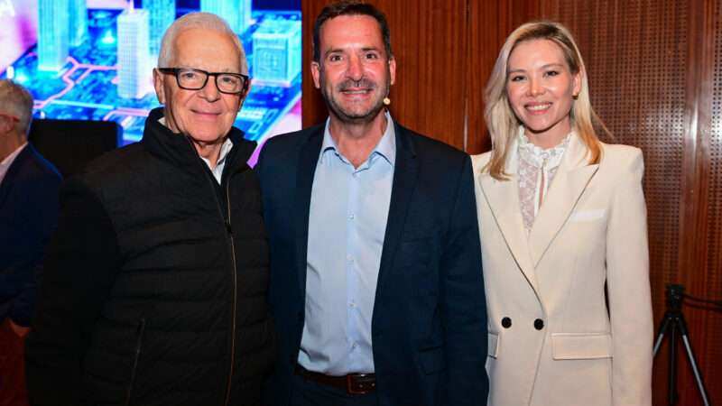Ariel Sujarchuk estuvo acompañado por destacadas personalidades en la presentación de su primer libro, “Mañana es Hoy”, en el Museo Malba