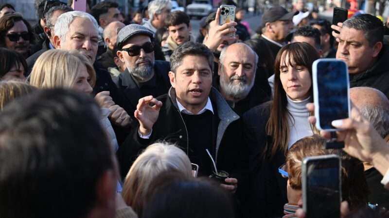 Kicillof y Julio Alak cerraron la campaña en la octava sección electoral