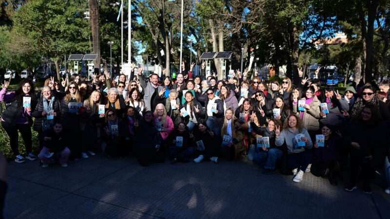 Caminata de mujeres en apoyo a Fuerza Patria Escobar
