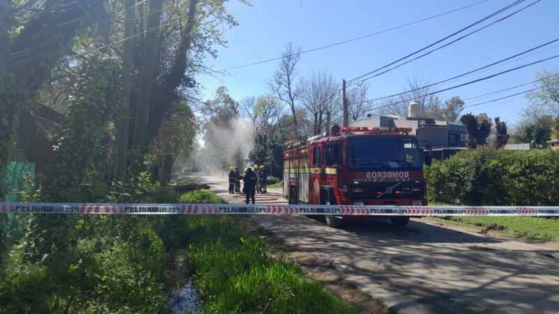 Retroexcavadora rompió un caño de gas que se encontraba a solo 50 cm de profundidad