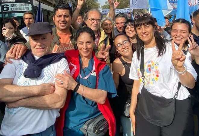 El Frente Renovador de Vicente López marchó contra los vetos de Milei en defensa de la educación pública