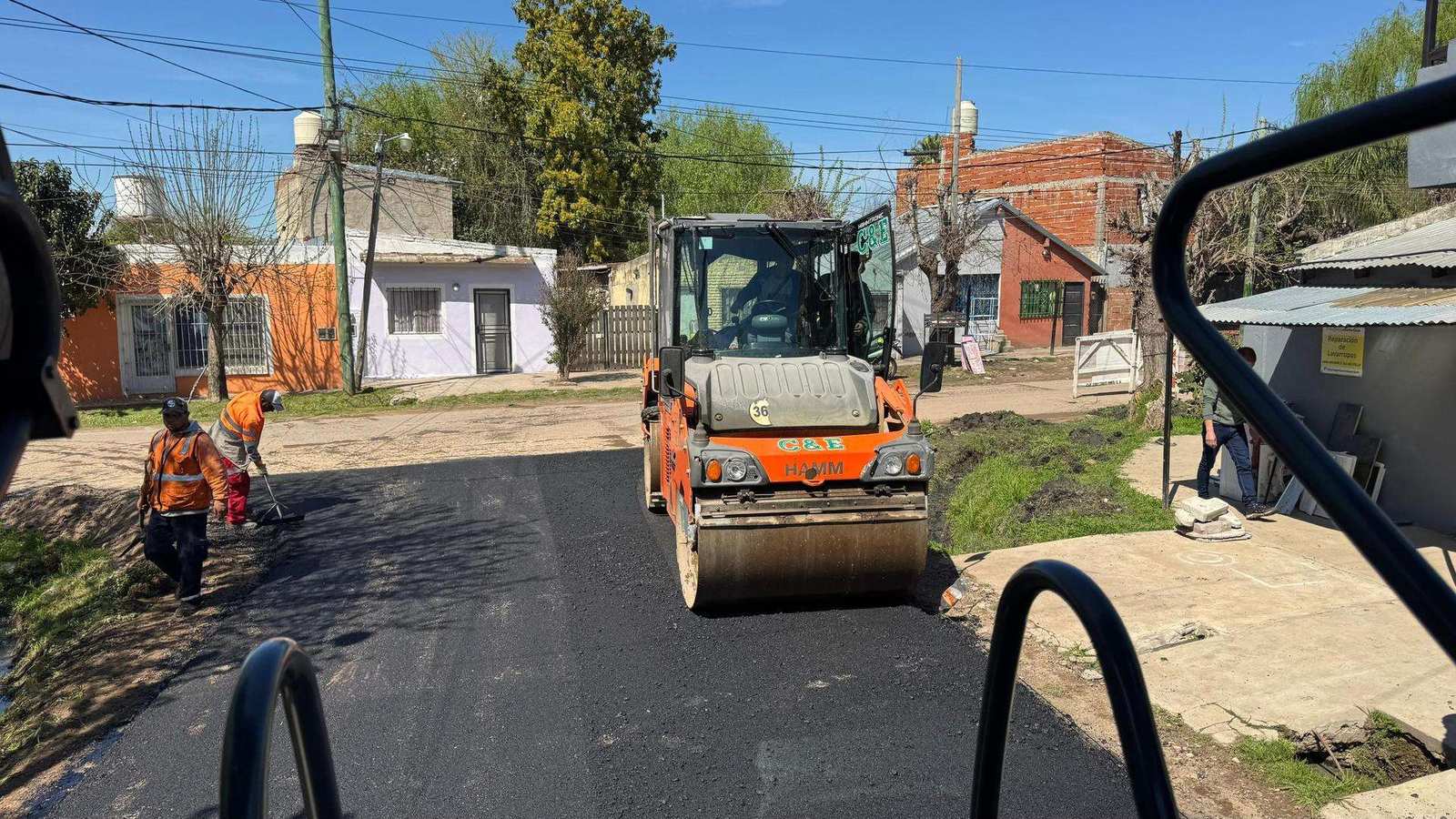 La Municipalidad continúa con el plan de pavimentación en calles clave de Maschwitz y Belén de Escobar