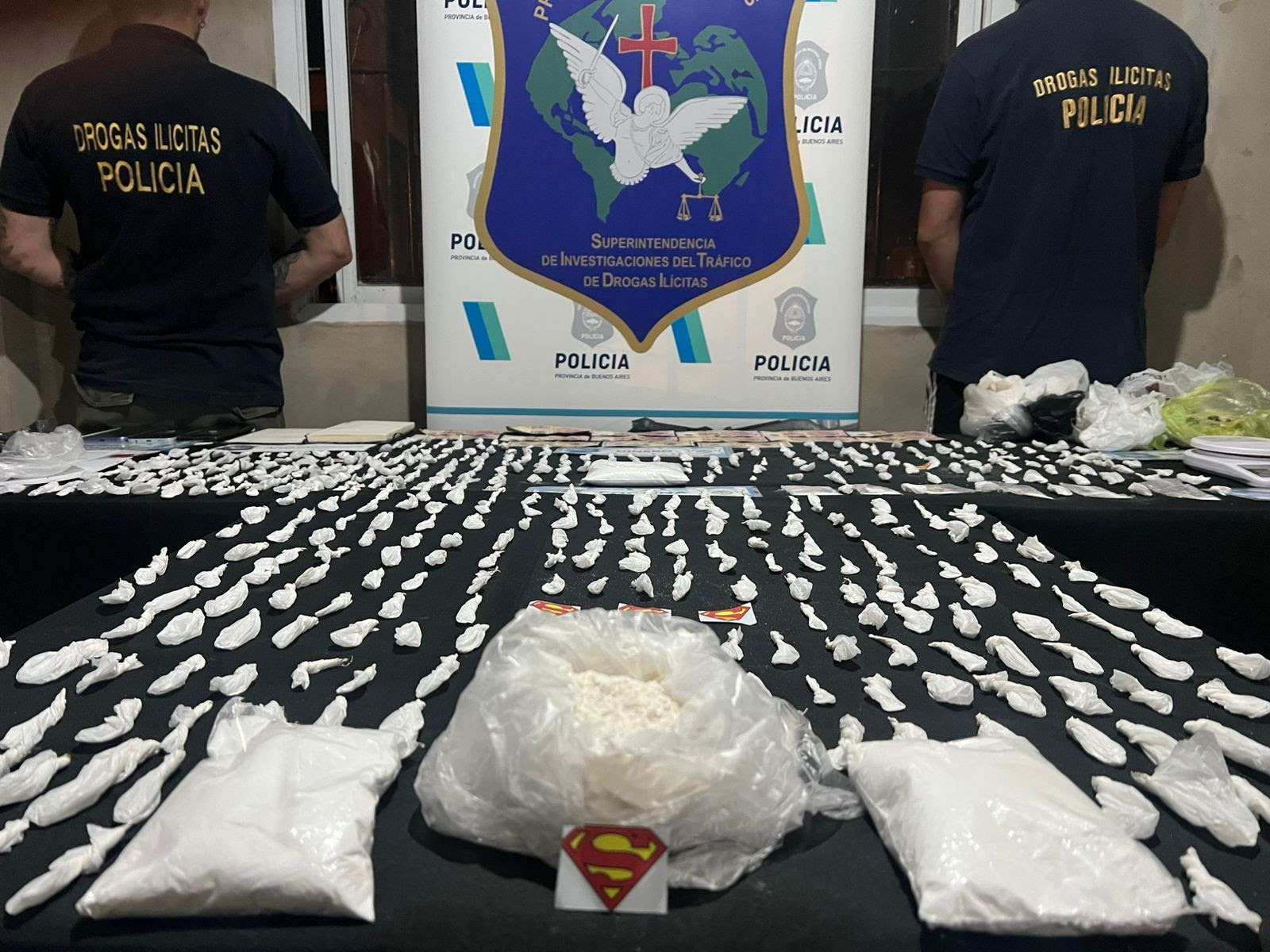 Otro golpe al narcomenudeo: dos detenidos y más de 500 envoltorios de cocaína incautados en Garín