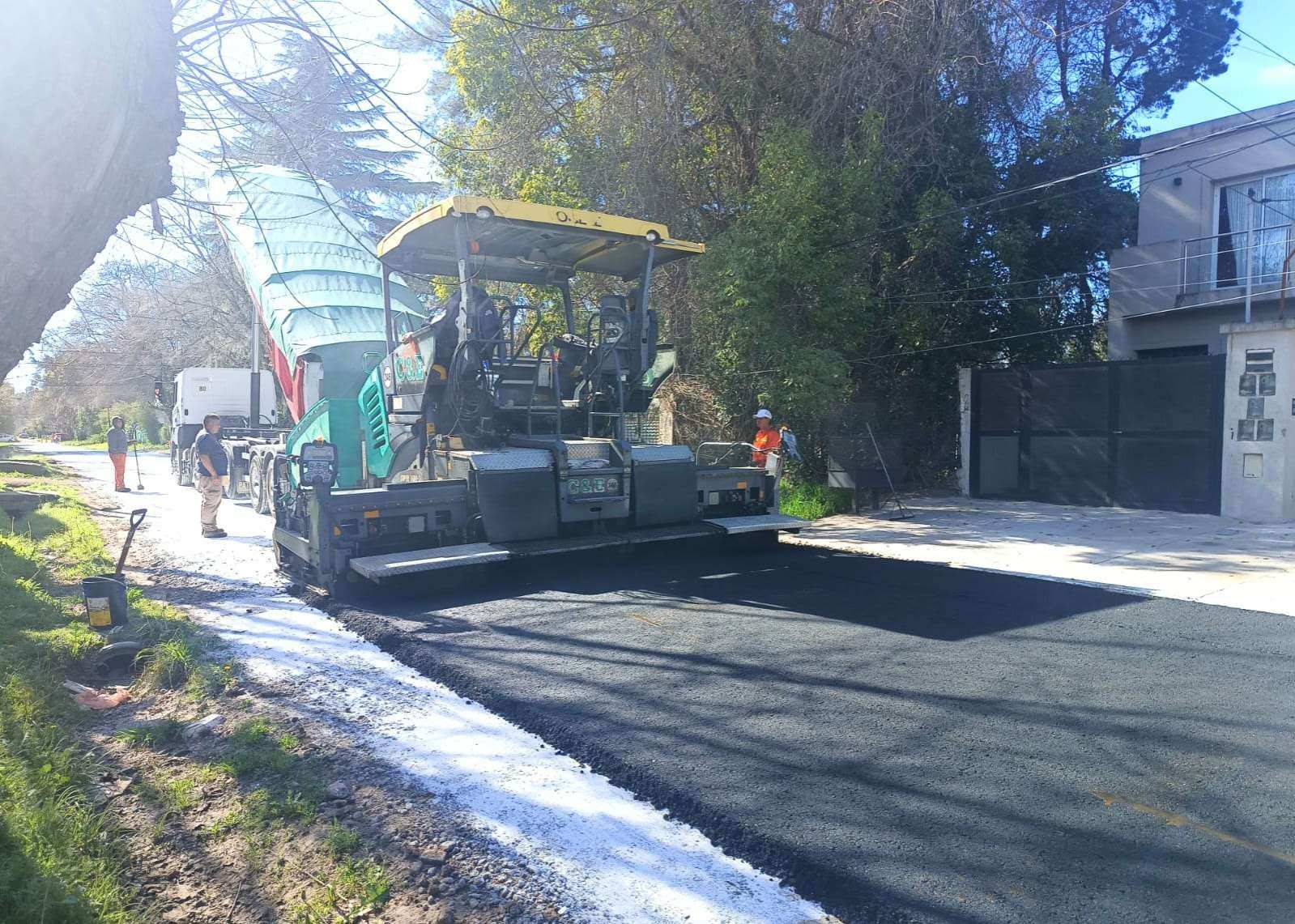 La Municipalidad de Escobar repavimentó la calle Libertad de Belén de Escobar y asfaltó Paso en Ingeniero Maschwitz