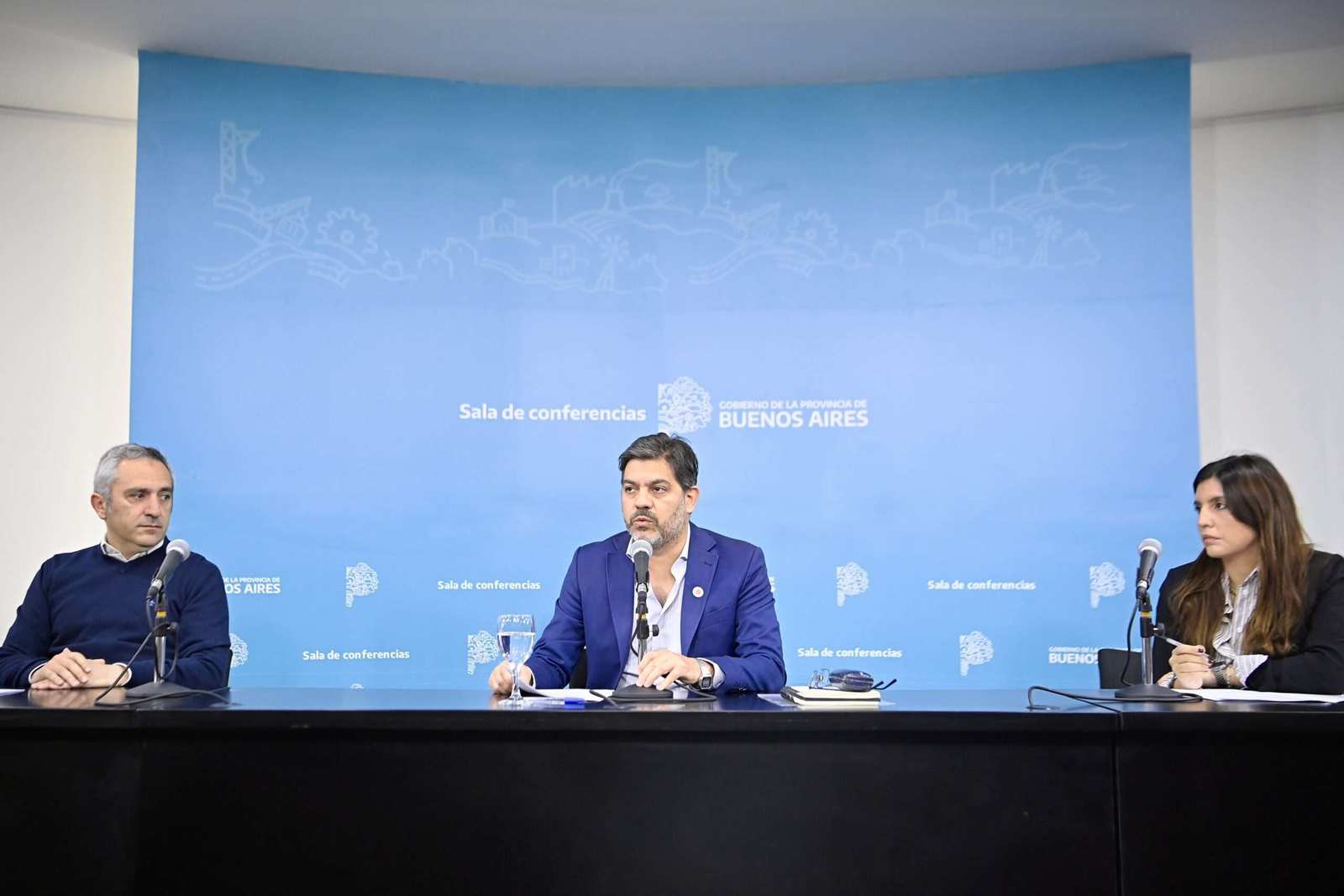 Los ministros Bianco, Larroque y Vilar destacaron las políticas bonaerenses frente al desinterés del Gobierno nacional