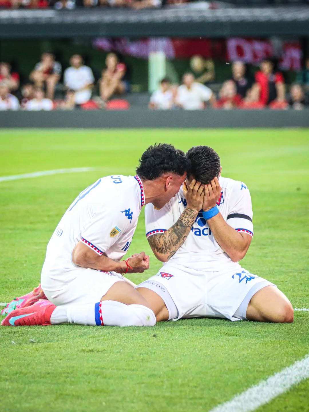 “Nacho” Russo homenajeó a su padre con un gol emotivo