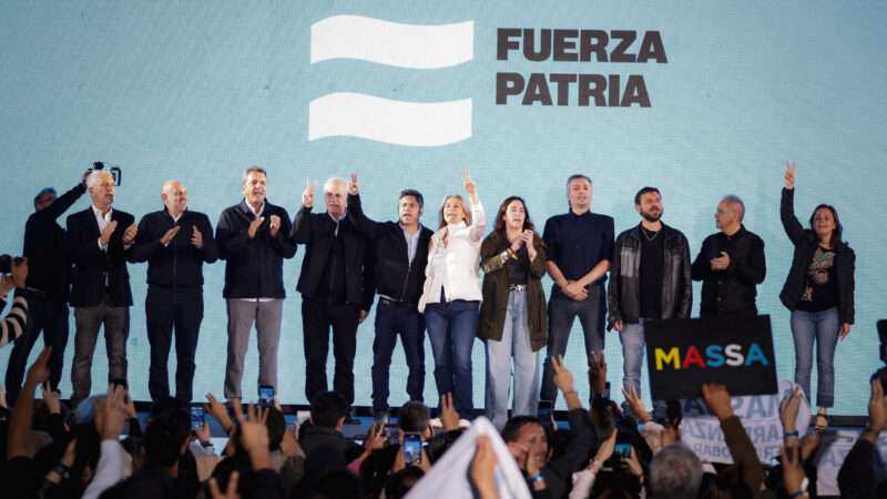 Kicillof llamó a “redoblar la organización y la fuerza” ante la militancia en La Plata