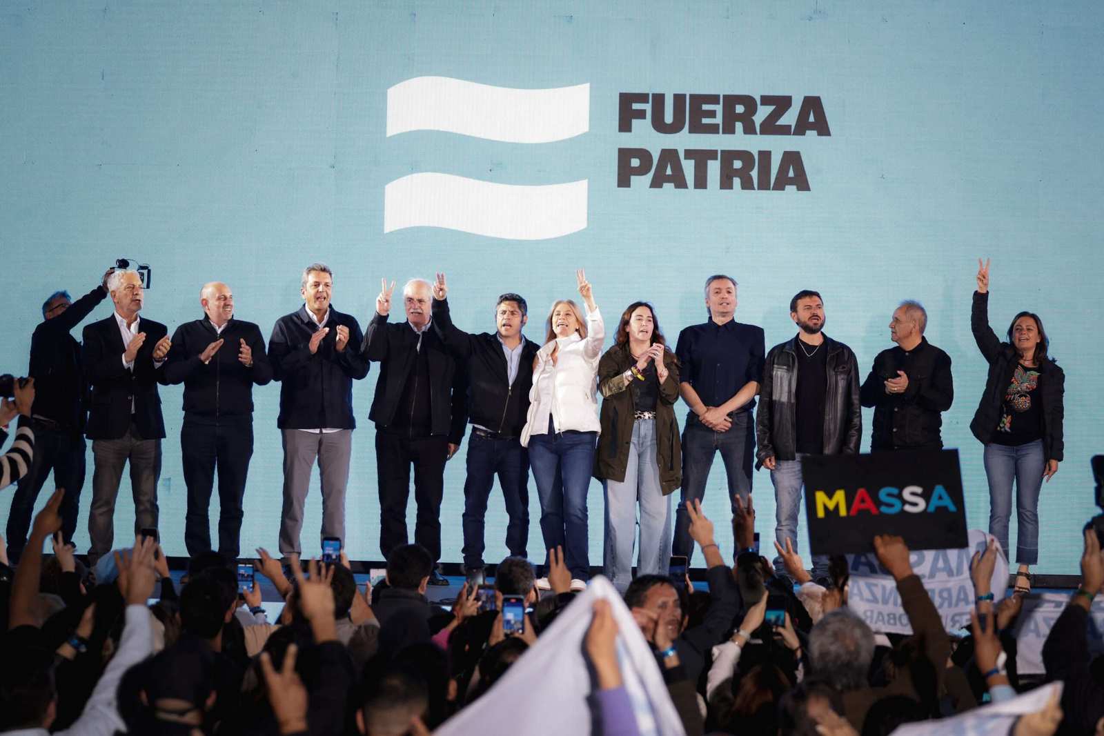 Kicillof llamó a “redoblar la organización y la fuerza” ante la militancia en La Plata