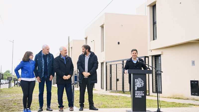 Kicillof entregó viviendas en Villa Elvira y reafirmó el compromiso provincial con la política habitacional
