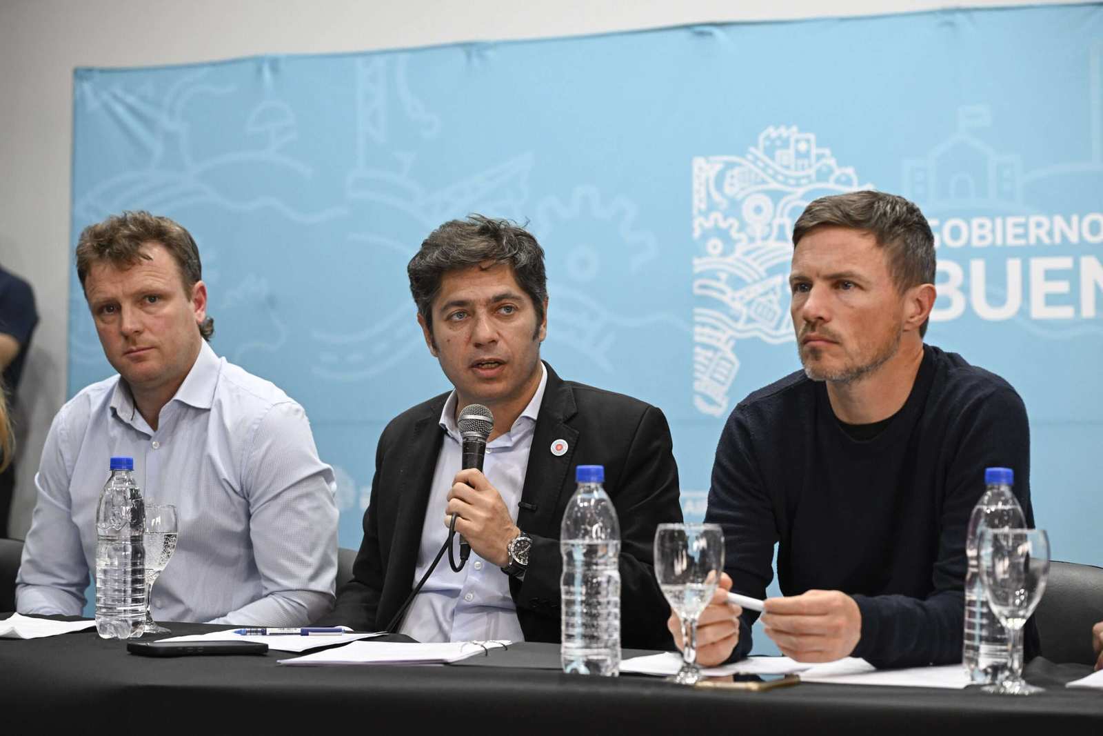 Kicillof mantuvo un encuentro con productores, comerciantes y gremios en Olavarría y recorrió obras provinciales