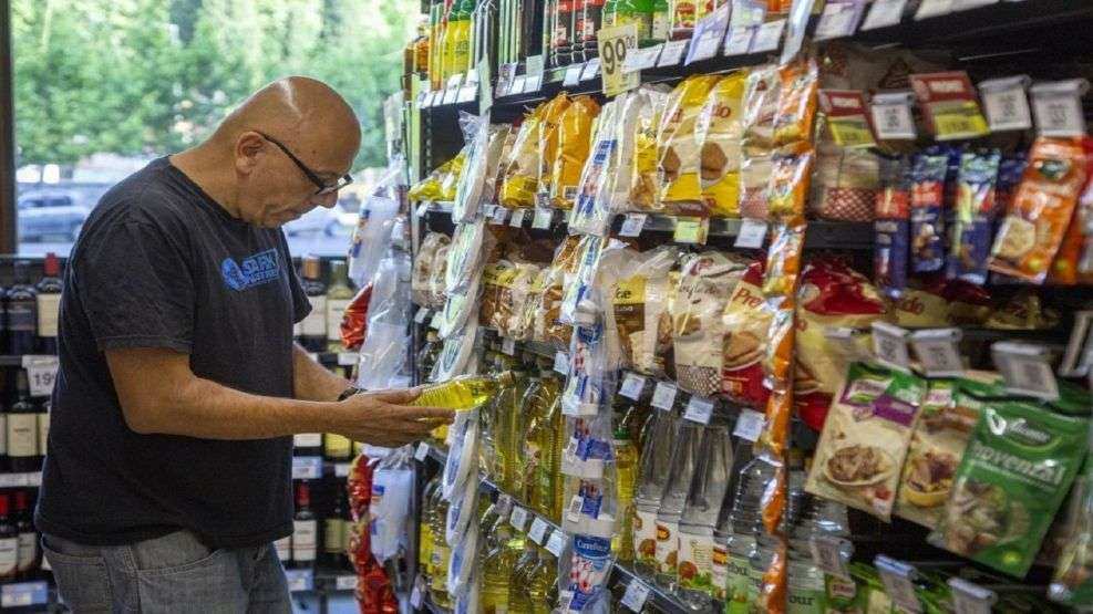 Las ventas minoristas pymes cayeron 4,2% interanual en septiembre y muestran señales de enfriamiento del consumo