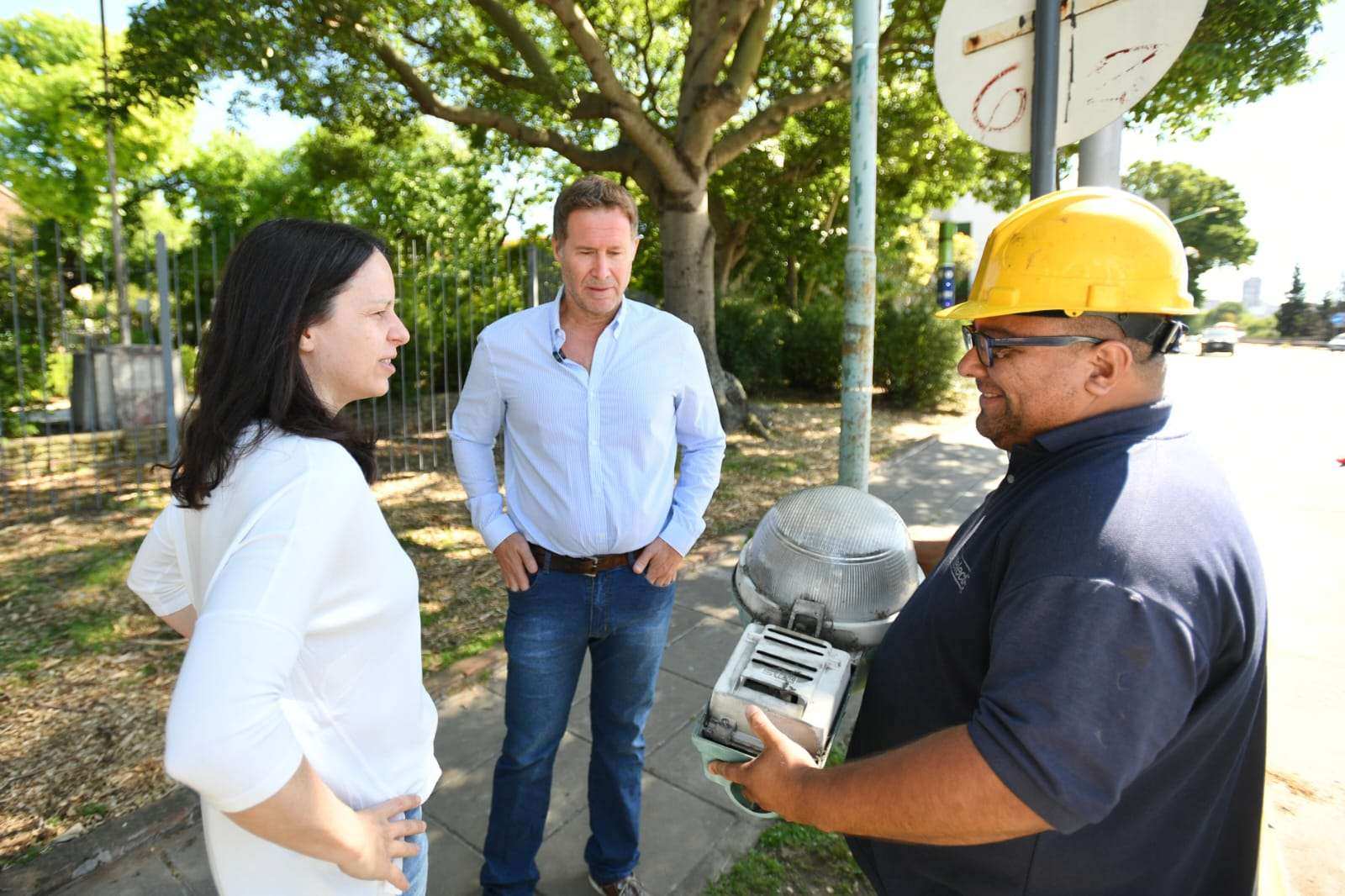 Vicente López instala más de 450 nuevas luminarias LED en los accesos y colectoras de Panamericana y General Paz