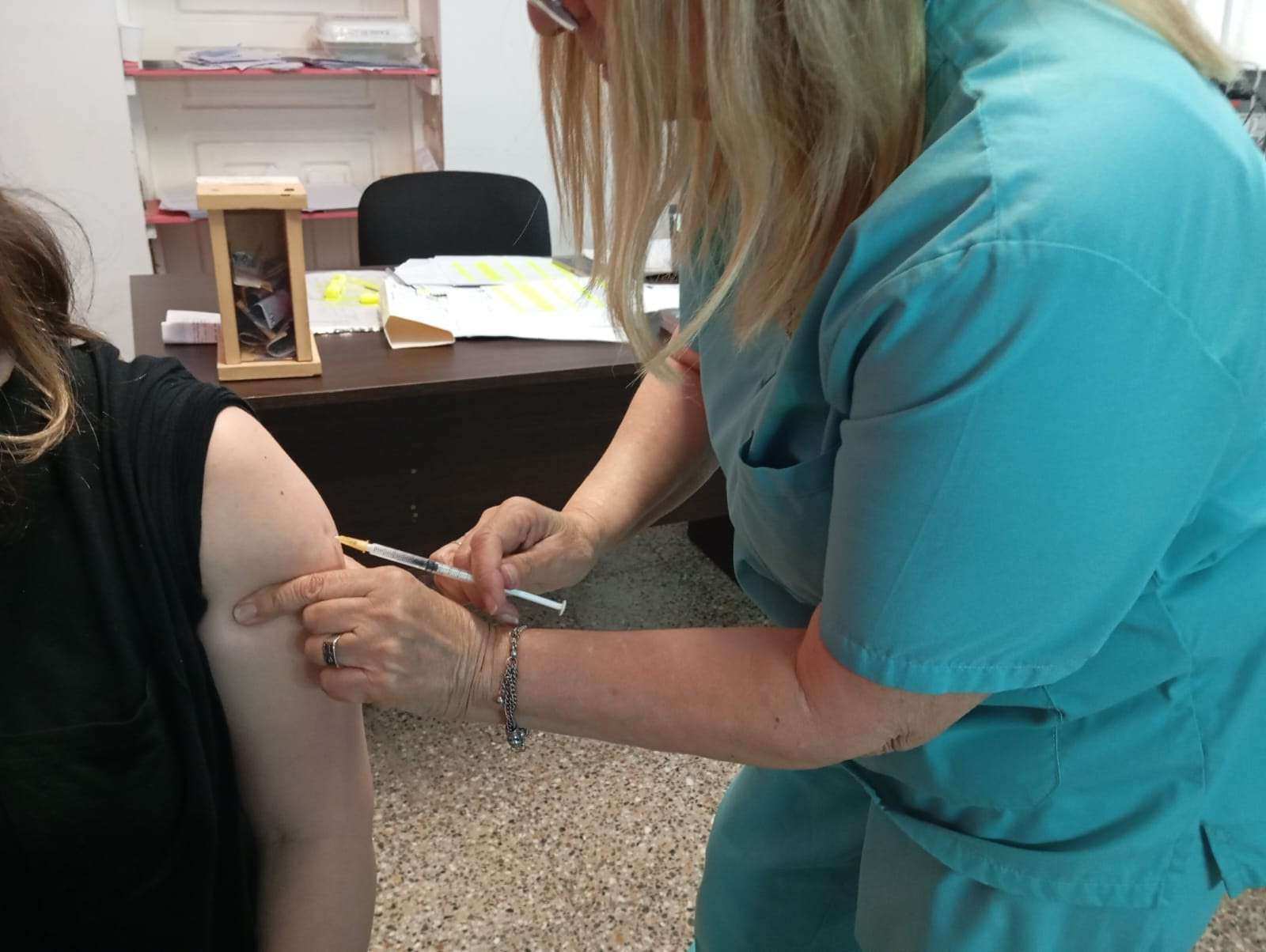 Continúa la campaña de vacunación contra el dengue y la tos convulsa en Escobar