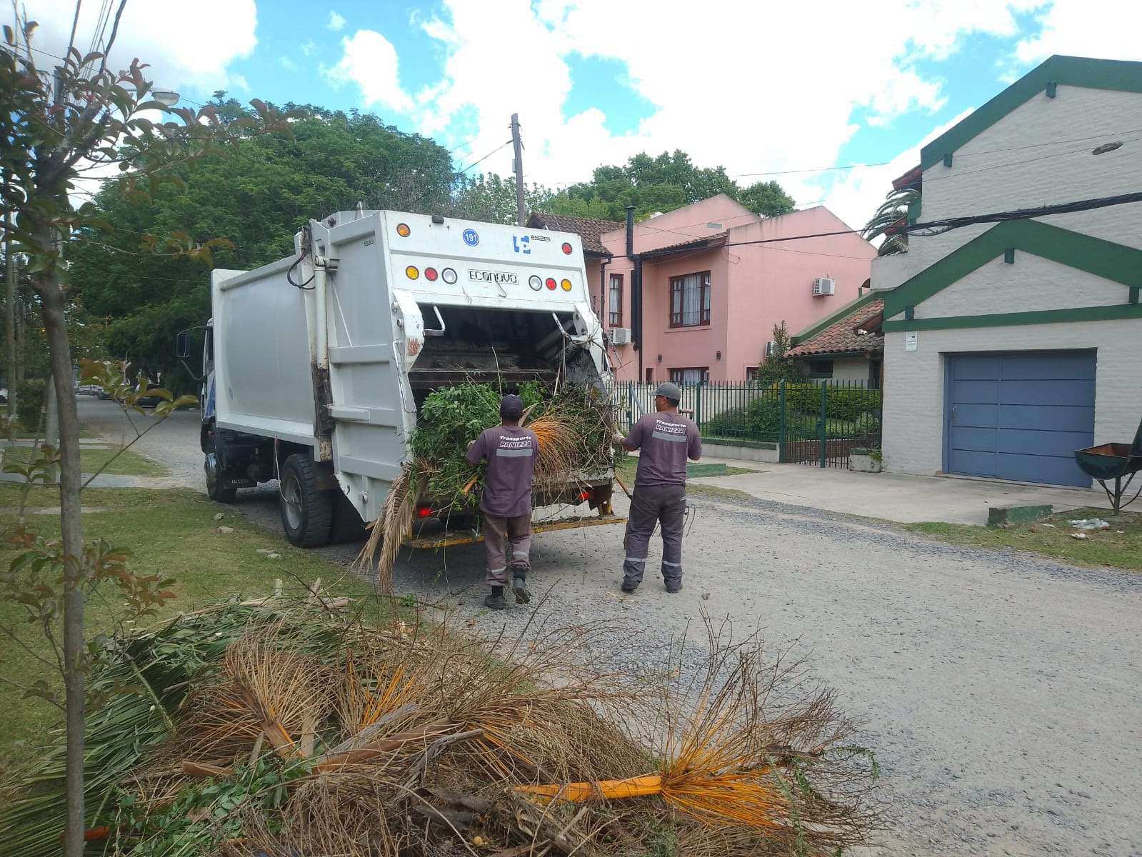 Escobar: sistema municipal de recolección de ramas