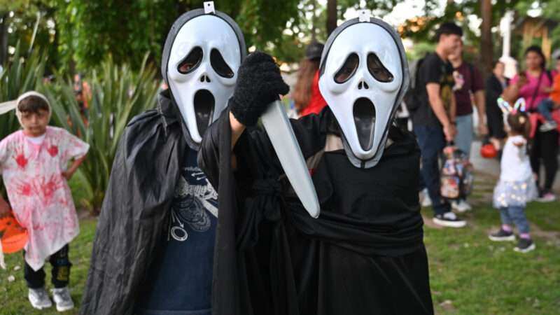 Disfraces, telarañas y muchas ventas: furor por Halloween en Escobar