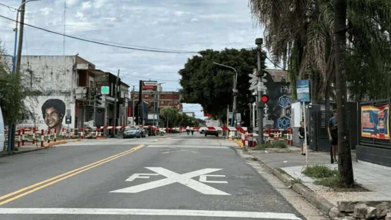 Barreras bajas en Escobar por un conflicto entre trabajadores y el Gobierno Nacional