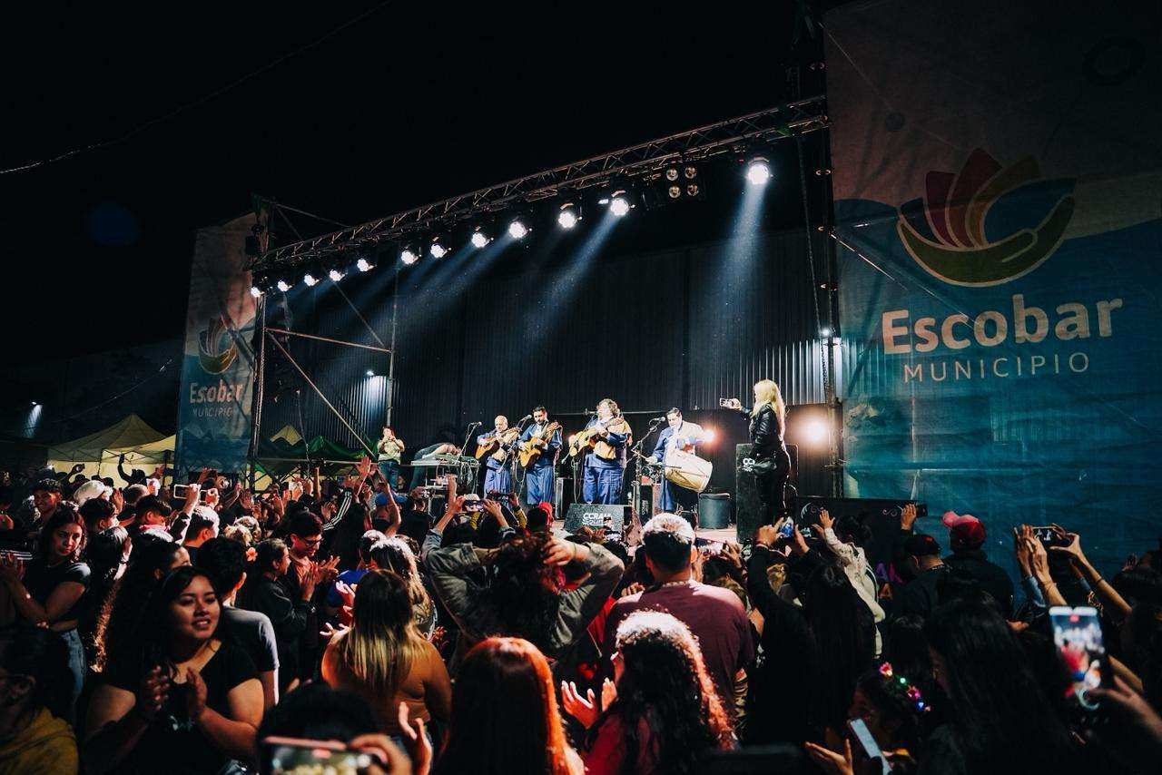 Raíces Provincianas: Garín vivió un fin de semana a pura música, color y alegría popular