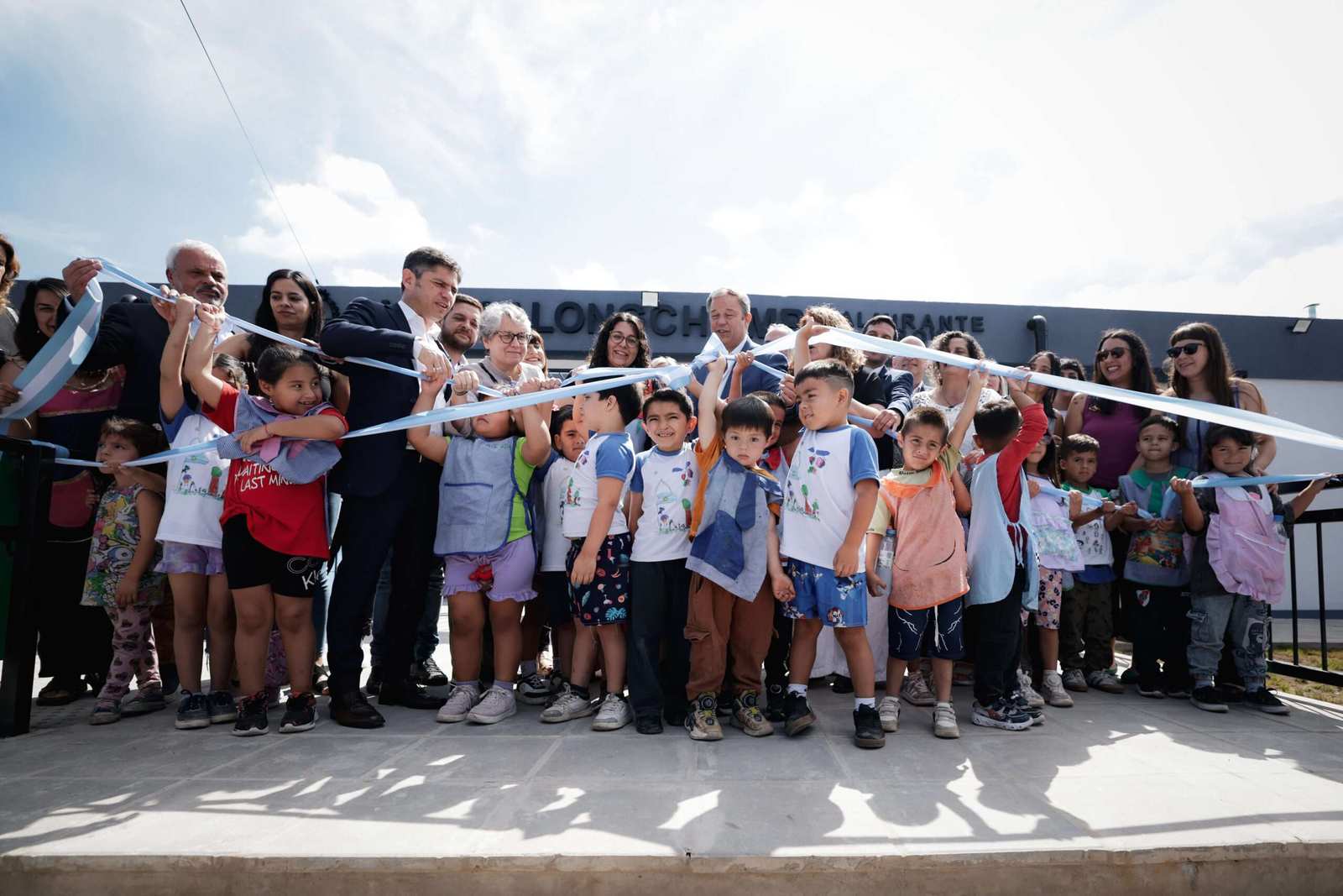 Kicillof inauguró nueva infraestructura educativa en Longchamps