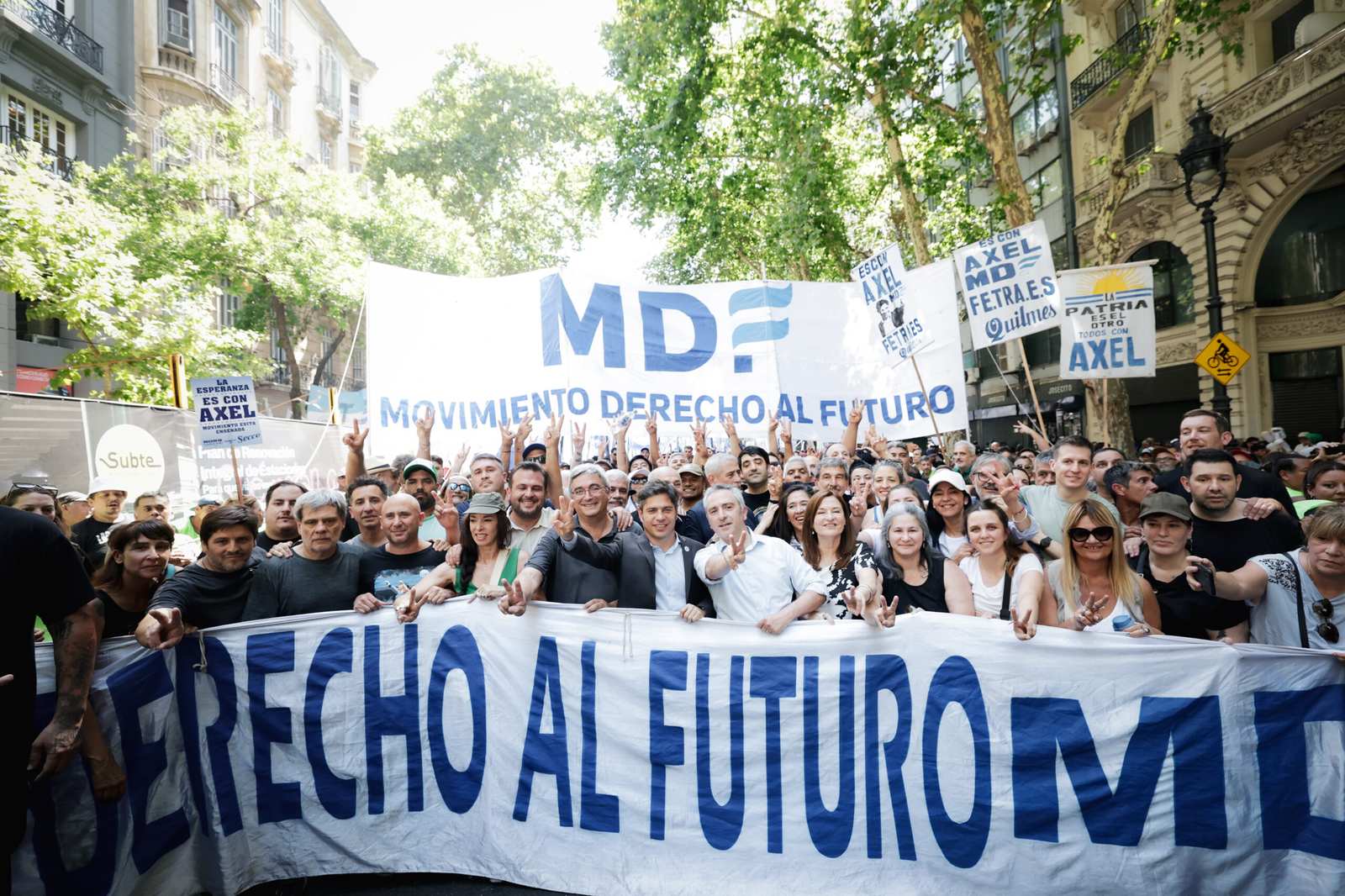 Kicillof se sumó a la movilización en Plaza de Mayo contra la reforma de la Ley Laboral