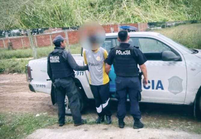 Policía Municipal: recorrida preventiva termina con aprehensión y secuestro de cocaína en Barrio Cerro Rico.