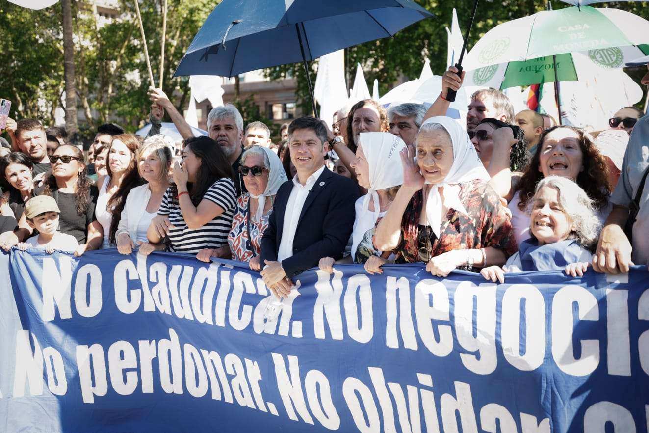 Kicillof participó de la ronda de las Madres de Plaza de Mayo en homenaje a Hebe de Bonafini